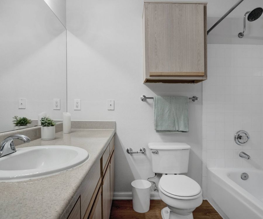 La Calera full bathroom wtih large countertop, toilet, and shower/bath tub.